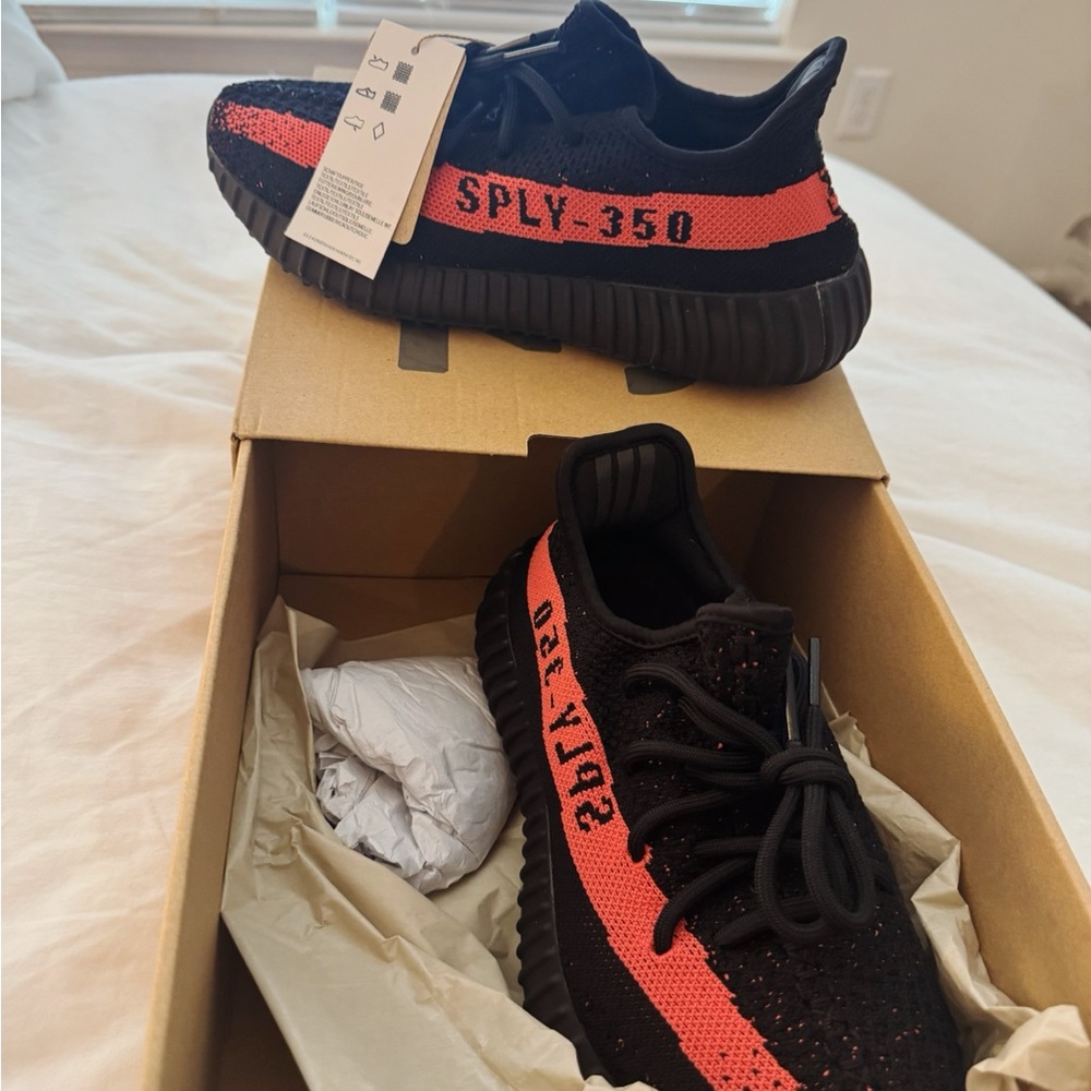 Adidas Yeezy Boost 350 V2 Core Black Red Sneakers - Picture 2 of 4